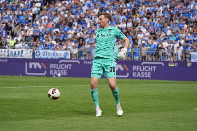 Torwart Leo Weinkauf (Hannover 96) - 30.08.2026 2. Bundesliga, Saison 26 27: SV Darmstadt 98 vs. Hannover 96, Stadion am Boellenfalltor, 3. Spieltag, emonline, emspor, *** Goalkeeper Leo Weinkauf, Hannover 96, August 30, 2026, 2. Bundesliga, Season 26–27, SV Darmstadt 98 vs. Hannover 96, Stadion am Boellenfalltor, Matchday 3, emonline, emspor,