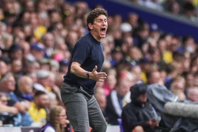 Premier League: Leeds United v Brentford Keith Andrews manager of Brentford reacts in the technical area during the Premier League match Leeds United vs Brentford at Elland Road, Leeds, United Kingdom on 30 August 2026 (Photo by Mark Cosgrove News Images) Leeds Elland Road West Yorkshire United Kingdom Copyright: xMarkxCosgrove NewsxImagesx