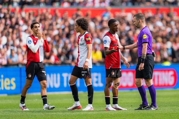 ROTTERDAM , 30-08-2026 , Stadium feijenoord De Kuip , season 2025 2026 , Dutch Eredivisie football , match between Feyenoord and ADO Den Haag , picture shows Feyenoord player Givairo Read and referee Robin Hensgens Feyenoord - ADO  x206245858x Copyright:
