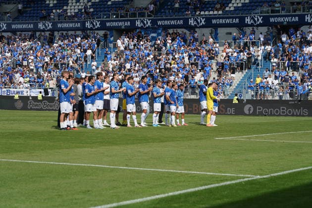 Darmstädter Spieler bedanken sich bei den Fans - 30.08.2026 2. Bundesliga, Saison 26 27: SV Darmstadt 98 vs. Hannover 96, Stadion am Boellenfalltor, 3. Spieltag, emonline, emspor, *** Darmstadt Players Thank the Fans August 30, 2026 2. Bundesliga, 2026–27 Season SV Darmstadt 98 vs. Hannover 96, Stadion am Boellenfalltor, Matchday 3, emonline, emspor,
