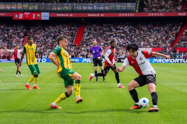 ROTTERDAM , 30-08-2026 , Stadium feijenoord De Kuip , season 2025 2026 , Dutch Eredivisie football , match between Feyenoord and ADO Den Haag , picture shows ADO Player Mylian Jimenez and Feyenoord player Ayase Ueda Feyenoord - ADO  x206245880x Copyright:
