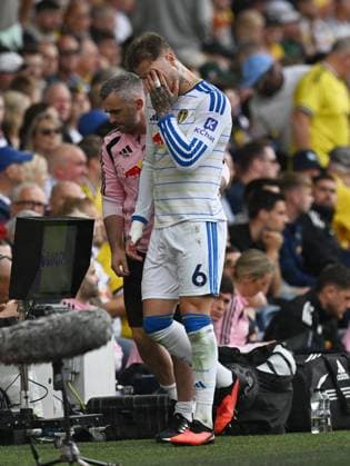 Joe Rodon of Leeds United leaves the pitch injured Leeds United v Brentford, Premier League Football, Football, Elland Road, Leeds, UK - 30 Aug 2026Leeds Elland Road United Kingdom EDITORIAL USE ONLY No use with unauthorised audio, video, data, fixture lists, club league logos or live services. Online in-match use limited to 120 images, no video emulation. No use in betting, games or single club league player publications.  Copyright: xAnnaxGowthorpe Shutterstockx 17119080w