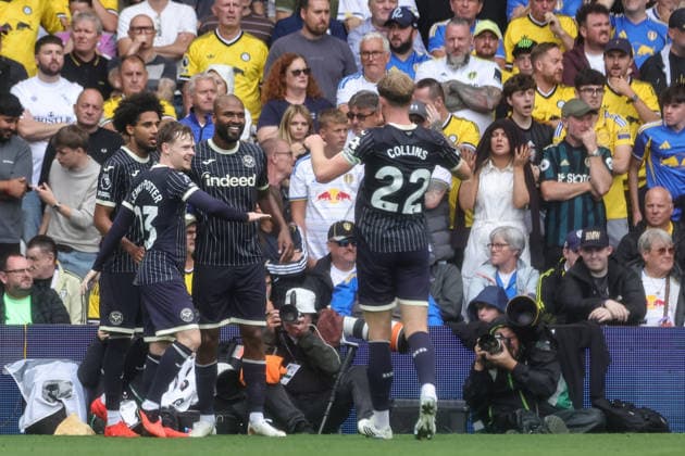 Premier League: Leeds United v Brentford Kevin Schade of Brentford celebrates his goal to make it 0-1 with team mates during the Premier League match Leeds United vs Brentford at Elland Road, Leeds, United Kingdom on 30 August 2026 (Photo by Mark Cosgrove News Images) Leeds Elland Road West Yorkshire United Kingdom Copyright: xMarkxCosgrove NewsxImagesx