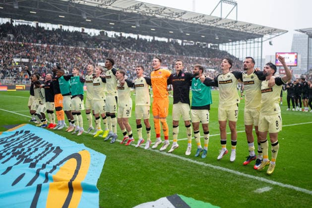 2. Bundesliga: FC St. Pauli 1, FC Kaiserslautern on August 30, 2026, at Millerntor Stadium in Hamburg. The FC Kaiserslautern team celebrates after their victory over St. Pauli. MT