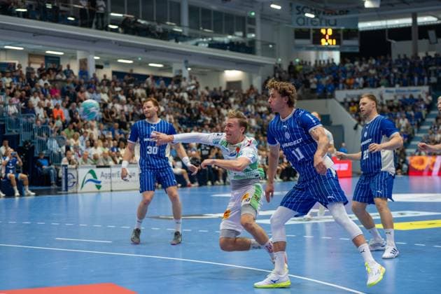 Mathis Haeseler, Wing, VfL Gummersbach 11, Gisli Kristjansson, Backcourt, SC Magdeburg 10, VfL Gummersbach vs. SC Magdeburg, Opel Handball Bundesliga, Men s, Matchday 1, August 30, 2026, Gummersbach, North Rhine-Westphalia, Germany Copyright: xkolbert-press MartinxWdziecznyx
