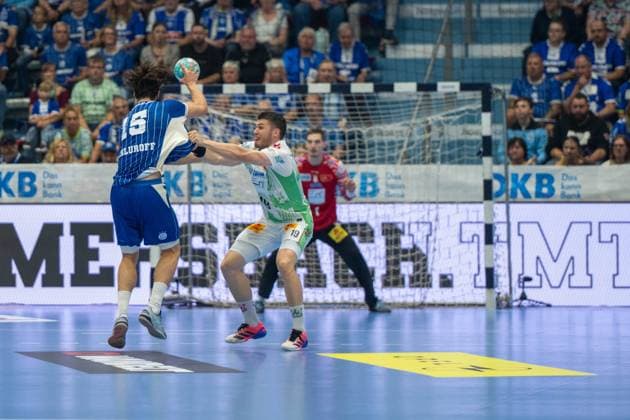 Miro Schluroff, backcourt, VfL Gummersbach; Elvar Orn Jonsson, backcourt, SC Magdeburg 19; VfL Gummersbach vs. SC Magdeburg, Opel Handball Bundesliga, Men s Division; Matchday 1, August 30, 2026, Gummersbach, North Rhine-Westphalia, Germany Copyright: xkolbert-press MartinxWdziecznyx