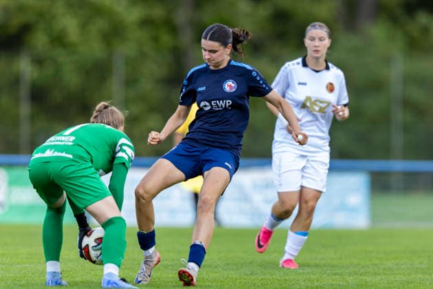 Northeast Regional League Women s Division 1: FFC Turbine Potsdam II vs. FFV Erfurt, Potsdam, August 30, 2026. Helene Duwe (11) 1 FFC Turbine Potsdam II vs. Anne Büchner (1) 1 FFV Erfurt. Northeast Regional League Women s Division 1: FFC Turbine Potsdam II vs. 1 FFV Erfurt Sportforum Potsdam Waldstadt Schlaatz August 30, 2026 Copyright: xBEAUTIFULxSPORTS Duehringx