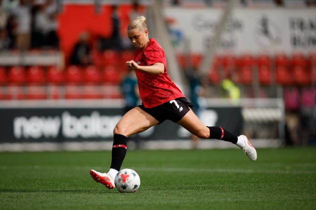 Fußball I Frauen I Bundesliga I Saison 2026-2027 I 2. Spieltag I Bayer 04 Leverkusen - VfL Wolfsburg I 30.08.2026 Cornelia Kramer (7, Bayer 04 Leverkusen) schießt beim aufwärmen auf das Tor. Freisteller, Nahaufnahme, Porträt, Portrait, Einzelfoto, Einzelbild, Körper Leverkusen Ulrich-Haberland-Stadion Niedersachsen Deutschland *** Soccer Women s Bundesliga 2026–2027 Season Matchday 2 Bayer 04 Leverkusen vs. VfL Wolfsburg August 30, 2026 Cornelia Kramer 7, Bayer 04 Leverkusen shoots at the goal during warm-ups; cutout, close-up, portrait, single photo, single image, body; Leverkusen, Ulrich Haberland Stadium, Lower Saxony, Germany Copyright: xLobeca CedricxSiefkerx