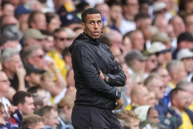 Premier League: Leeds United v Brentford fourth official Farai Hallam during the Premier League match Leeds United vs Brentford at Elland Road, Leeds, United Kingdom on 30 August 2026 (Photo by Mark Cosgrove News Images) Leeds Elland Road West Yorkshire United Kingdom Copyright: xMarkxCosgrove NewsxImagesx