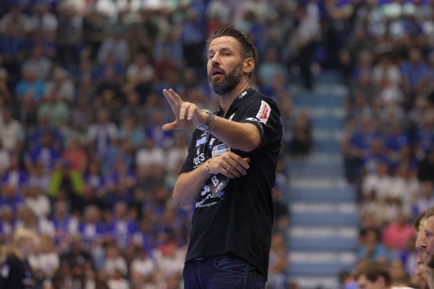 August 30, 2026, xtgx, Opel HBL Handball, VfL Gummersbach vs. SC Magdeburg, from left: Bennet Wiegert (Magdeburg), coach gives instructions, gesturing with his arms, gesticulate, gives instructions, Gummersbach