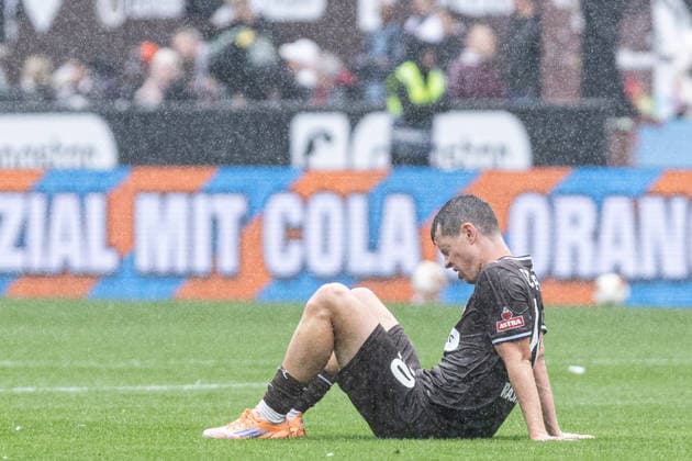 German Bundesliga: FC St. Pauli 1, FC Kaiserslautern 30, August 2026. Mathias Rasmussen of FC St. Pauli, 20, sits sadly in the rain after the game. German Bundesliga, Matchday 3: FC St. Pauli 1, FC Kaiserslautern at Millerntor Stadium, Hamburg, St. Pauli, August 30, 2026. DFL regulations prohibit any use of photographs as image sequences and or quasi-video content. Copyright: xBEAUTIFULxSPORTS Buriakovx