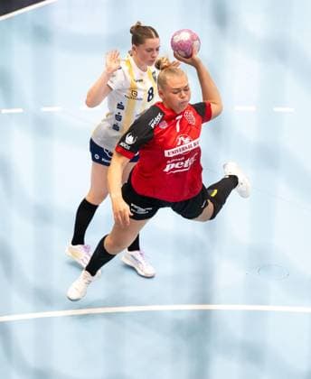 WOMEN S HANDBALL 2026–2027 1ST BUNDESLIGA 1ST MATCHDAY THC BUXTEHUDER SV ** FOR EDITORIAL PURPOSES ONLY ** EDITORIAL USE ONLY ** p August 30, 2026 Bad Langensalza Women s Handball 1st Bundesliga Women s Season 2026–2027 Salzhalle Matchday 1 Thüringer HC vs. Buxtehuder SV Photo by Lotta Heider 7 Thüringer HC in a duel with Lilli Frey 8 Buxtehuder SV Germany Thuringia Bad Langensalza Copyright SaschaxFromm Copyright: SaschaxFromm doc87dv9tlfhl41izv4gohd ,EDITORIAL USE ONLY Copyright: SaschaxFromm