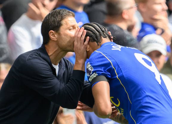 30 August 2026 - Chelsea v Brighton and Hove Albion - Premier League - Stamford Bridge - London. Chelsea v Brighton and Hove Albion - Premier League - Stamford Bridge - London. Chelsea Manager Xabi Alonso kisses Joao Pedro s head after he scores their 3rd goal.. Picture : Mark Pain LONDON England  Copyright: xMarkxPainx