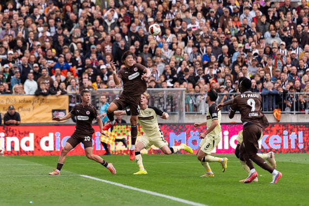 Header by Tomoya Ando, FC St. Pauli, 15, GER, FC St. Pauli vs. 1. FC Kaiserslautern, Soccer, 2. Bundesliga, Matchday 3, 2026–2027 Season, August 30, 2026 DFL regulations prohibit any use of photographs as image sequences and or quasi-video, GER, FC St. Pauli vs. 1. FC Kaiserslautern, Soccer, 2. Bundesliga, Matchday 3, 2026–2027 Season, August 30, 2026, Hamburg Copyright: xEibner-Pressefoto MaxxVincenx EP_MVN