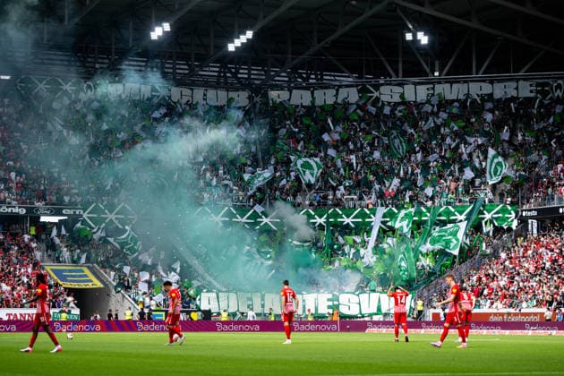 30.08.2026, GER, Fussball, Herren, 1. Bundesliga, Saison 2026 2027, 1. Spieltag, SC Freiburg vs. SV Werder Bremen Fans Ultras des SVW im Gästeblock mit Choreo und Pyrotechnik, DFB DFL regulations prohibit any use of photographs as image sequences and or quasi-video Freiburg Europapark Stadion Baden-Württemberg Deutschland *** August 30, 2026, GER, Soccer, Men s, Bundesliga 1, 2026–2027 Season, Matchday 1, SC Freiburg vs. SV Werder Bremen: SVW ultras in the visitors’ section with choreography and pyrotechnics. DFB and DFL regulations prohibit any use of photographs as image sequences and or quasi-video. Freiburg Europapark Stadium, Baden-Württemberg, Germany Copyright: xNordphoto Memmlerx