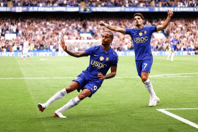 Chelsea gegen Brighton Hove Albion, 30. August 2026, London, Premier League, Fußball: Chelsea gegen Brighton Hove Albion. Joao Pedro von Chelsea beginnt, das dritte Tor zu feiern, dreht sich dann um und rennt zu den Auswärtsfans. Foto: Jacques Feeney, Abseits, London, Großbritannien  Copyright: xJacquesxFeeneyx xOffsidexOffside