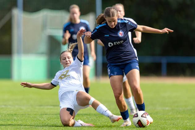 Northeast Regional League Women s Division 1: FFC Turbine Potsdam II vs. FFV Erfurt, Potsdam, August 30, 2026. Kira Hasenbein (15) of FFV Erfurt vs. Lilly Wedler (16) of FFC Turbine Potsdam II. Northeast Regional League Women s Division 1: FFC Turbine Potsdam II vs. 1 FFV Erfurt Sportforum Potsdam Waldstadt Schlaatz August 30, 2026 Copyright: xBEAUTIFULxSPORTS Duehringx