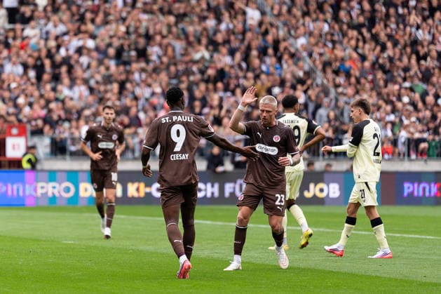 Abdoulie Ceesay, FC St. Pauli, 09, and Louis Oppie, FC St. Pauli, 23, GER, FC St. Pauli vs. 1. FC Kaiserslautern, soccer, 2. Bundesliga, Matchday 3, 2026–2027 season, August 30, 2026 DFL regulations prohibit any use of photographs as image sequences and or quasi-video, GER, FC St. Pauli vs. 1. FC Kaiserslautern, Soccer, 2. Bundesliga, Matchday 3, 2026–2027 Season, August 30, 2026, Hamburg Copyright: xEibner-Pressefoto MaxxVincenx EP_MVN