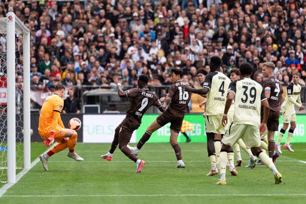 Goalkeeper Julian Krahl, 1. FC Kaiserslautern, 01 Save, Abdoulie Ceesay, FC St. Pauli, 09, Taichi Hara, FC St. Pauli, 18, GER, FC St. Pauli vs. 1 FC Kaiserslautern, Soccer, 2. Bundesliga, Matchday 3, 2026–2027 Season, August 30, 2026 DFL regulations prohibit any use of photographs as image sequences and or quasi-video (GER), FC St. Pauli vs. 1. FC Kaiserslautern, soccer, 2. Bundesliga, Matchday 3, 2026–2027 season, August 30, 2026, Hamburg Copyright: xEibner-Pressefoto MaxxVincenx EP_MVN