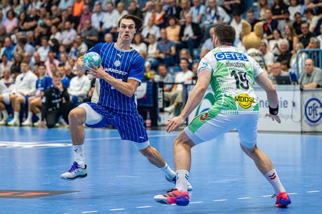 Opel Handball Bundesliga, VfL Gummersbach vs. SC Magdeburg, August 30, 2026 Miro Schluroff (VfL Gummersbach) 15, Elvar Örn Jonsson (SC Magdeburg) 19, Opel Handball Bundesliga, VfL Gummersbach vs. SC Magdeburg, August 30, 2026 Copyright: xBEAUTIFULxSPORTS Erlhofx