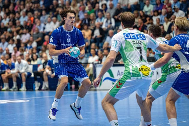 Opel Handball Bundesliga, VfL Gummersbach vs. SC Magdeburg, August 30, 2026: Miro Schluroff (VfL Gummersbach) 15, Felix Claar (SC Magdeburg) 7, Ellidi Vidarsson (VfL Gummersbach) 4, Opel Handball Bundesliga, VfL Gummersbach vs. SC Magdeburg, August 30, 2026 Copyright: xBEAUTIFULxSPORTS Erlhofx
