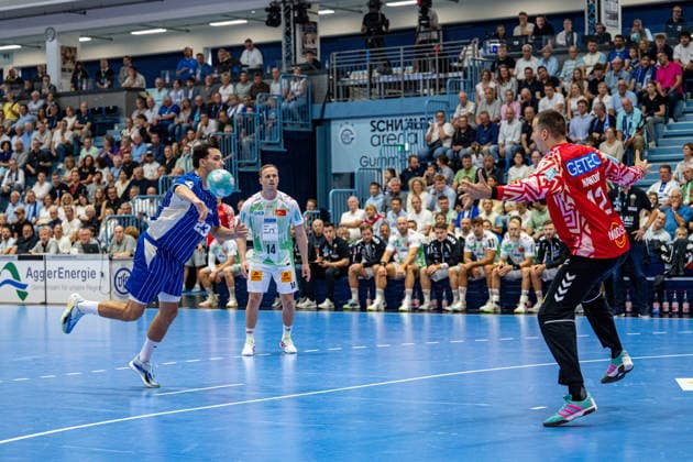 Opel Handball Bundesliga, VfL Gummersbach vs. SC Magdeburg, August 30, 2026 Nikola Roganovic VfL Gummersbach 23, Matej Mandic SC Magdeburg 12, Opel Handball Bundesliga, VfL Gummersbach vs. SC Magdeburg, August 30, 2026 Copyright: xBEAUTIFULxSPORTS Erlhofx