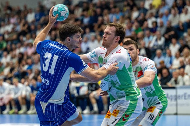 Opel Handball Bundesliga, VfL Gummersbach vs. SC Magdeburg, August 30, 2026 Kay Smits (VfL Gummersbach) 31, Felix Claar (SC Magdeburg) 7, Opel Handball Bundesliga, VfL Gummersbach vs. SC Magdeburg, August 30, 2026 Copyright: xBEAUTIFULxSPORTS Erlhofx