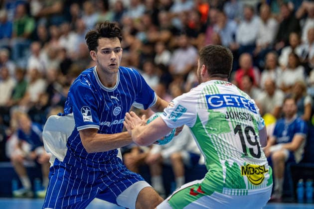 Opel Handball Bundesliga, VfL Gummersbach vs. SC Magdeburg, August 30, 2026, Nikola Roganovic VfL Gummersbach 23, Elvar Örn Jonsson SC Magdeburg 19, Opel Handball Bundesliga, VfL Gummersbach vs. SC Magdeburg, August 30, 2026 Copyright: xBEAUTIFULxSPORTS Erlhofx