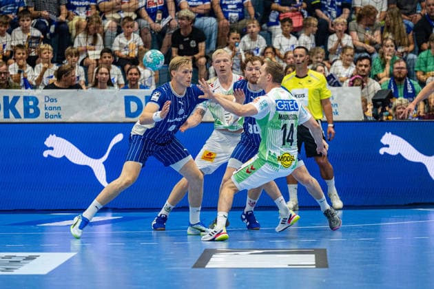 Opel Handball Bundesliga, VfL Gummersbach vs. SC Magdeburg, August 30, 2026: Ellidi Vidarsson (VfL Gummersbach) 4, Tom Kiesler (VfL Gummersbach) 30, Omar Ingi Magnusson (SC Magdeburg) 14, Opel Handball Bundesliga, VfL Gummersbach vs. SC Magdeburg, August 30, 2026 Copyright: xBEAUTIFULxSPORTS Erlhofx