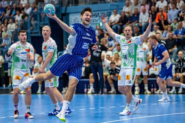 Opel Handball Bundesliga, VfL Gummersbach vs. SC Magdeburg, August 30, 2026 Ludvig Hallbaeck (VfL Gummersbach) 20, Omar Ingi Magnusson (SC Magdeburg) 14, Opel Handball Bundesliga, VfL Gummersbach vs. SC Magdeburg, August 30, 2026 Copyright: xBEAUTIFULxSPORTS Erlhofx