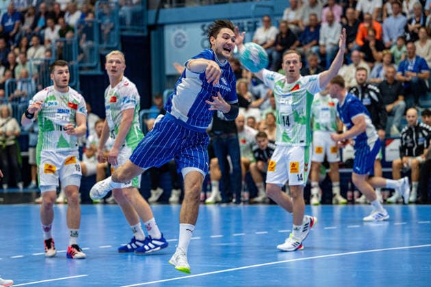 Opel Handball Bundesliga, VfL Gummersbach vs. SC Magdeburg, August 30, 2026, Nikola Roganovic VfL Gummersbach 23, Omar Ingi Magnusson SC Magdeburg 14, Opel Handball Bundesliga, VfL Gummersbach vs. SC Magdeburg, August 30, 2026 Copyright: xBEAUTIFULxSPORTS Erlhofx