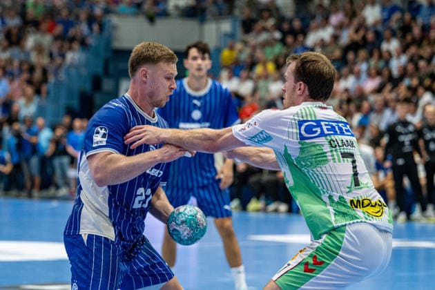 Opel Handball Bundesliga, VfL Gummersbach vs. SC Magdeburg, August 30, 2026 Kristjan Horžen (VfL Gummersbach) 27, Felix Claar (SC Magdeburg) 7, Opel Handball Bundesliga, VfL Gummersbach vs. SC Magdeburg, August 30, 2026 Copyright: xBEAUTIFULxSPORTS Erlhofx