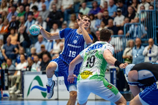 Opel Handball Bundesliga, VfL Gummersbach vs. SC Magdeburg, August 30, 2026 Miro Schluroff (VfL Gummersbach) 15, Elvar Örn Jonsson (SC Magdeburg) 19, Opel Handball Bundesliga, VfL Gummersbach vs. SC Magdeburg, August 30, 2026 Copyright: xBEAUTIFULxSPORTS Erlhofx