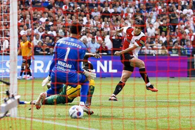 ROTTERDAM - ADO Den Haag goalkeeper Kilian Nikiema, OthniÃ«l Raterink of ADO Den Haag, Ayase Ueda of Feyenoord (lr) score 1-2 during the Dutch Eredivisie match between Feyenoord Rotterdam and ADO Den Haag at De Kuip stadium on August 30, 2026 in Rotterdam, the Netherlands. MAURICE VAN STEEN ANP Eredivisie 2026 27 xVIxANPxSportx xxANPxIVx 566598234 originalFilename: 566598234.jpg
