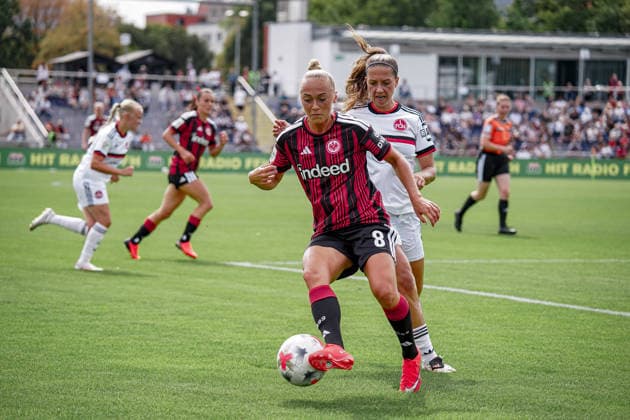 Deutschland: Fussball Saison 2026 2027 , Google Pixel Frauen-Bundesliga , 2. Spieltag , Eintracht Frankfurt Frauen vs. 1. FC Nürnberg Frauen - Stadion am Brentanobad (Frankfurt am Main) : Hanna Bennison (Eintracht Frankfurt Frauen, 8) am Ball, im Ballbesitz, im Zweikampf Frankfurt am Main Stadion am Brentanobad Deutschland Germany *** Germany Soccer Season 2026–2027, Google Pixel Women s Bundesliga, Matchday 2, Eintracht Frankfurt Women vs. 1. FC Nürnberg Women, Stadion am Brentanobad, Frankfurt am Main, Hanna Bennison, Eintracht Frankfurt Women, 8 on the ball, in possession, in a tackle, Frankfurt am Main, Stadion am Brentanobad, Germany Copyright: xBennetxLongx