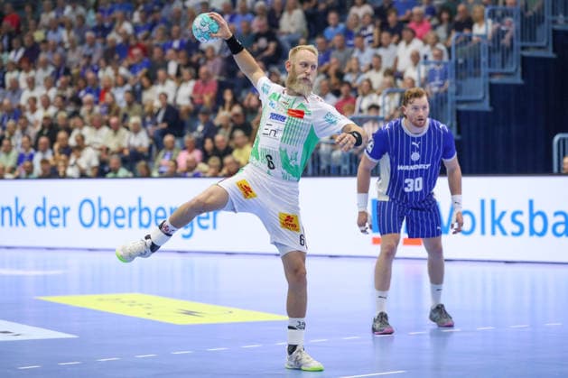 August 30, 2026, xgox, Handball: Opel HBL VfL Gummersbach vs. SC Magdeburg emspor, from left: Matthias Musche (Magdeburg), 6 on a penalty throw (Gummersbach)