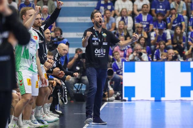 August 30, 2026, xgox, Handball Opel HBL VfL Gummersbach vs. SC Magdeburg emspor, from left: Bennet Wiegert (Magdeburg), coach celebrating, goal celebration, celebrating the goal, Gummersbach celebration