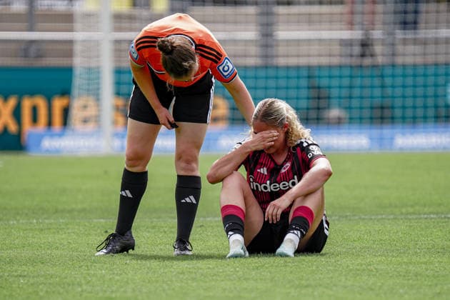 Deutschland: Fussball Saison 2026 2027 , Google Pixel Frauen-Bundesliga , 2. Spieltag , Eintracht Frankfurt Frauen vs. 1. FC Nürnberg Frauen - Stadion am Brentanobad (Frankfurt am Main) : Danique Tolhoek (Eintracht Frankfurt Frauen, 22) verletzt am Boden, Verletzung Frankfurt am Main Stadion am Brentanobad Deutschland Germany *** Germany Soccer Season 2026–2027, Google Pixel Women s Bundesliga, Matchday 2, Eintracht Frankfurt Women vs. 1. FC Nürnberg Women, Stadion am Brentanobad, Frankfurt am Main, Danique Tolhoek (Eintracht Frankfurt Women), 22, injured on the ground, injury, Frankfurt am Main, Stadion am Brentanobad, Germany Copyright: xBennetxLongx