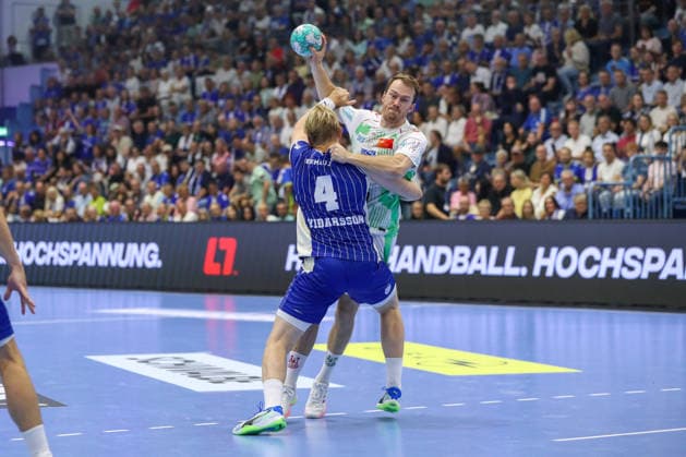 August 30, 2026, xgox, Handball Opel HBL VfL Gummersbach vs. SC Magdeburg, emspor, from left: Felix Claar (Magdeburg), 7, Ellidi Snaer Vidarsson (Gummersbach), 4; duel, battle, tackle, Gummersbach