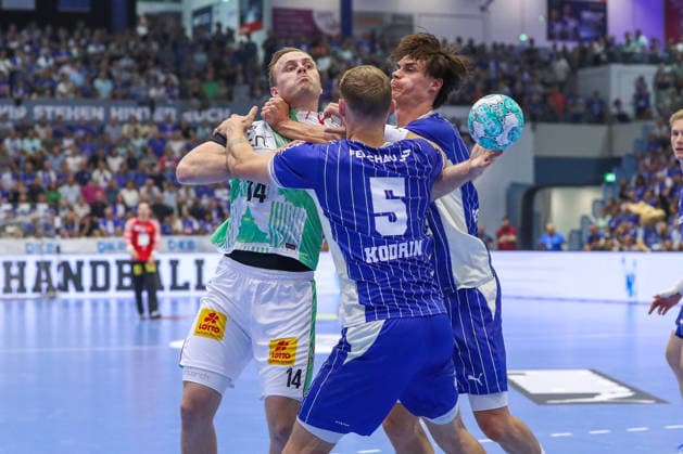 August 30, 2026, xgox, Handball Opel HBL VfL Gummersbach SC Magdeburg emspor, from left: Miro Schluroff (Gummersbach), 15, Omar Ingi Magnusson (Magdeburg), 14, Tilen Kodrin (Gummersbach), 5; duel, battle, tackle (Gummersbach)