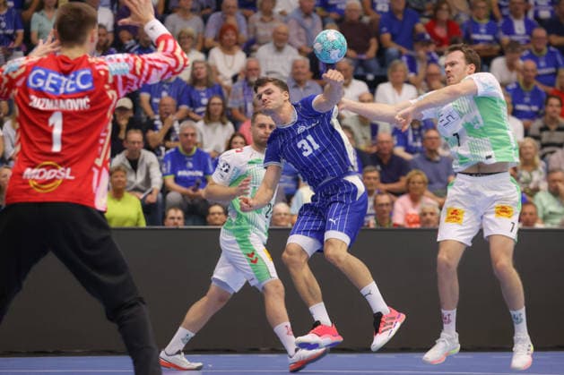August 30, 2026, xtgx, Opel HBL Handball, VfL Gummersbach vs. SC Magdeburg emspor, from left: Kay Smits (Gummersbach), 31, takes a shot, goal scorer, scores a goal, Gummersbach