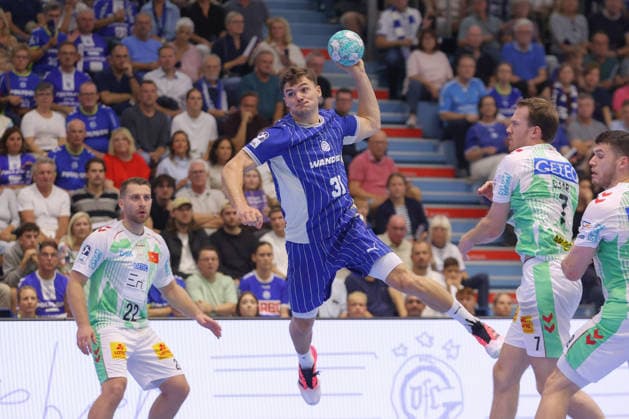 August 30, 2026, xtgx, Opel HBL Handball, VfL Gummersbach vs. SC Magdeburg emspor, from left: Kay Smits (Gummersbach), 31, takes a shot, goal scorer, scores a goal, Gummersbach