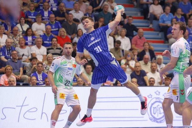 August 30, 2026, xtgx, Opel HBL Handball, VfL Gummersbach vs. SC Magdeburg emspor, from left: Kay Smits (Gummersbach), 31, takes a shot, goal scorer, scores a goal, Gummersbach