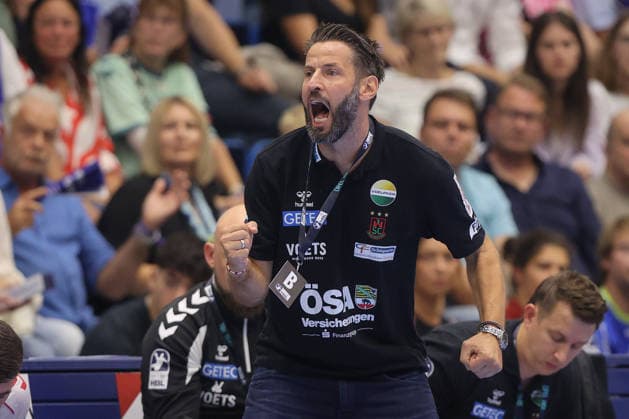 August 30, 2026, xtgx, Opel HBL Handball, VfL Gummersbach vs. SC Magdeburg emspor, from left: Bennet Wiegert (Magdeburg), coach celebrating, goal celebration, celebrating the goal, Gummersbach celebration