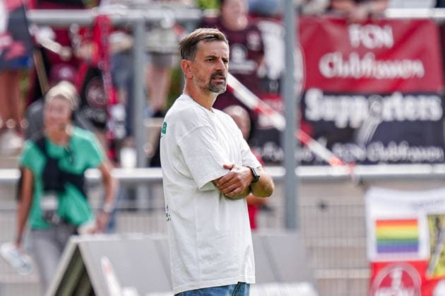 Deutschland: Fussball Saison 2026 2027 , Google Pixel Frauen-Bundesliga , 2. Spieltag , Eintracht Frankfurt Frauen vs. 1. FC Nürnberg Frauen - Stadion am Brentanobad (Frankfurt am Main) : Niko Arnautis (Trainer, Eintracht Frankfurt Frauen) Mimik, Gesichtsausdruck, Emotion Frankfurt am Main Stadion am Brentanobad Deutschland Germany *** Germany Soccer Season 2026–2027, Google Pixel Women s Bundesliga, Matchday 2, Eintracht Frankfurt Women vs. 1. FC Nürnberg Women, Stadion am Brentanobad, Frankfurt am Main, Niko Arnautis (Coach), Eintracht Frankfurt Women: facial expressions, emotions, Frankfurt am Main, Stadion am Brentanobad, Germany Copyright: xBennetxLongx