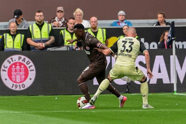 Abdoulie Ceesay Pauli 33 Jan Elvedi Kaiserslautern, Germany; Hamburg; Millerntor; soccer; 2. Bundesliga; FC St. Pauli; FC Kaiserslautern