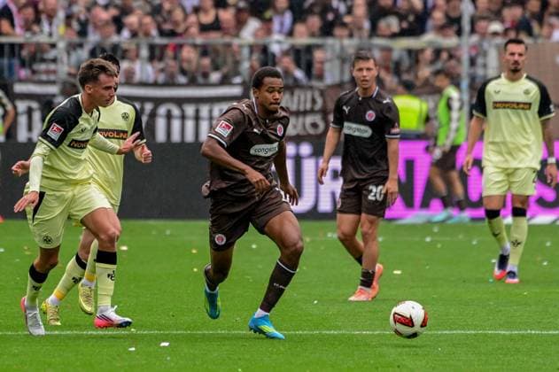 Youssoupha Niang, Pauli, Semih Sahin, 21, Mário Sauer, Kaiserslautern, Germany, Hamburg, Millerntor, soccer, 2. Bundesliga, FC St. Pauli, FC Kaiserslautern