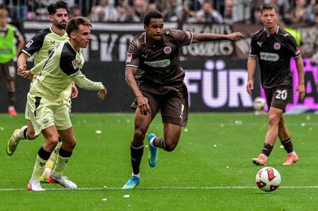 Youssoupha Niang, Pauli, Semih Sahin, 21, Mário Sauer, Kaiserslautern, Germany, Hamburg, Millerntor, soccer, 2. Bundesliga, FC St. Pauli, FC Kaiserslautern