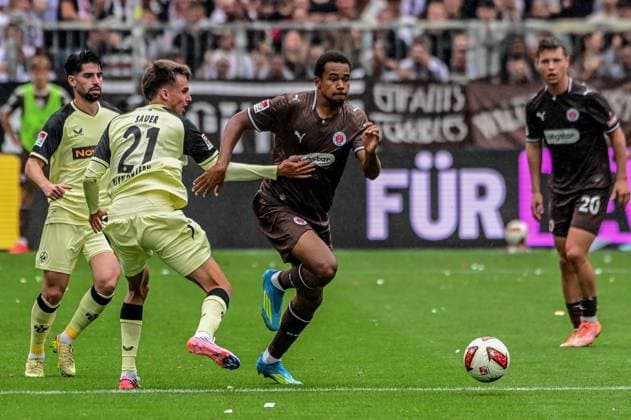 Youssoupha Niang, Pauli, Semih Sahin, 21, Mário Sauer, Kaiserslautern, Germany, Hamburg, Millerntor, soccer, 2. Bundesliga, FC St. Pauli, FC Kaiserslautern