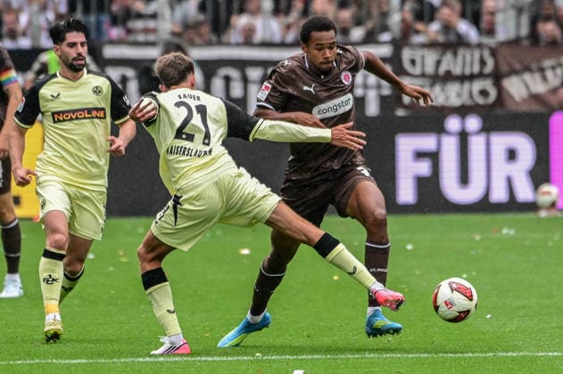 Youssoupha Niang St. Pauli 21 Mário Sauer Kaiserslautern Germany, Hamburg, Millerntor, soccer, 2. Bundesliga, FC St. Pauli, FC Kaiserslautern